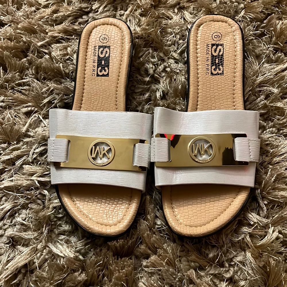 Beautiful Woman Sandals,Casual Black  with plastic Gold WK design size 9